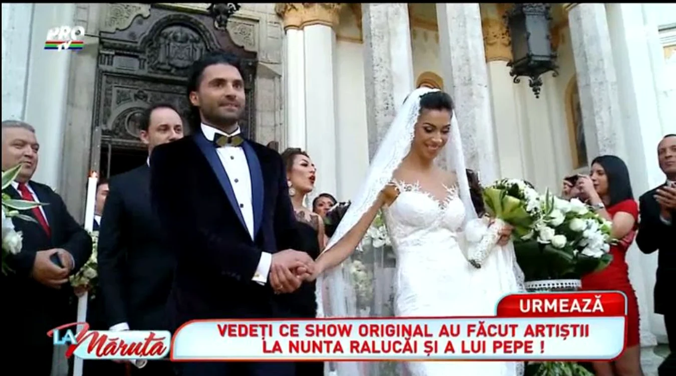 Cei doi miri la ieşire din biserică