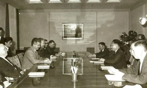 Ceauşescu, canal de mediere al americanilor cu nord vietnamezii şi chinezii jpeg