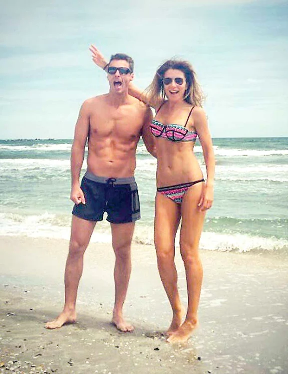 Carmen Brumă – 38 de ani, 52 kg .Vedeta TV şi Mircea Badea au fost recent pe Litoral