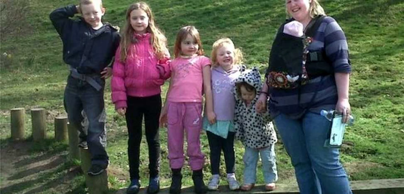 Sarah Dawes şi "tolba ei plină" de copii FOTO BBC
