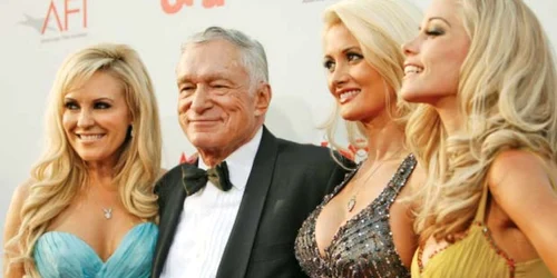 Hugh Hefner a fost înconjurat întotdeauna de femei frumoase