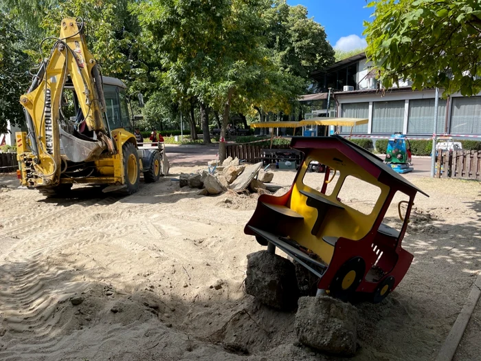 Se modernizează locul de joacă din Parcul central FOTO Facebook/PMC