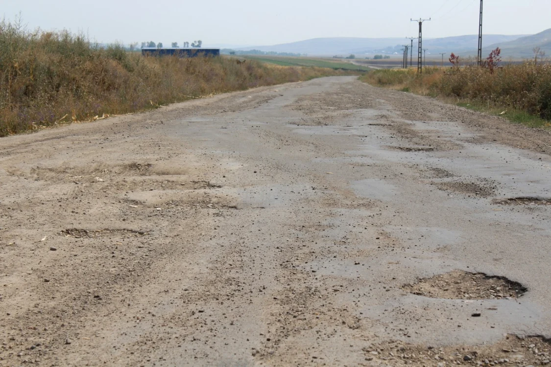 Aşa arăta drumul de la Prăjeni după reabilitarea din 2013 FOTO Cosmin Zamfirache