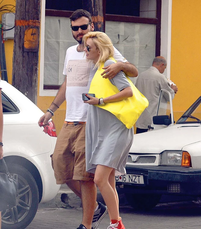 Diana Dumitrescu. Vara aceasta a fost de bun augur pentru actriţa de 30 de ani, care înfloreşte pe zi ce trece alături de noul ei iubit, Victor Stancov, un DJ cu patru ani mai tânăr.