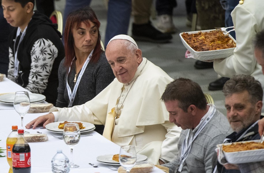 Ce îi plăcea Papei Francisc să mănânce cel mai mult. Primul Suveran Pontif care le-a urat credincioșilor: „Prânz fericit!”