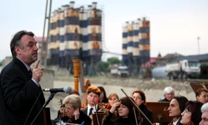 Filarmonica din peșteră și avionul lui Vuia jpeg