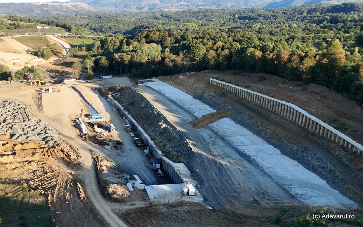 Șantierul autostrăzii cu tuneluri. Foto: Daniel Guță. ADEVĂRUL