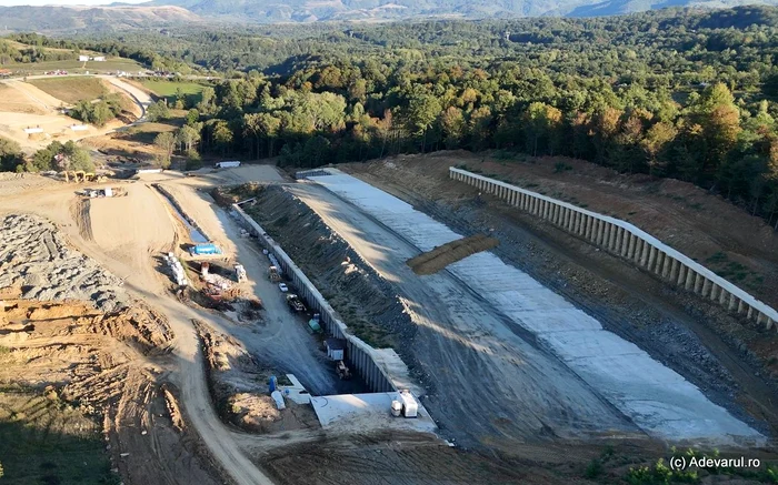 Șantierul autostrăzii cu tuneluri. Foto: Daniel Guță. ADEVĂRUL
