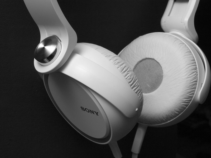 Comparativul detaliat al căștilor Sony și Samsung: alegerea perfectă pentru experiența audio uluitoare