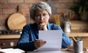 femeie în vârstă  foto   Shutterstock jpg