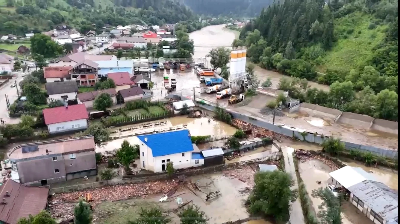 Inundațiile au făcut prăpăd în județele Suceava și Neamț Foto: Sorin Grindeanu