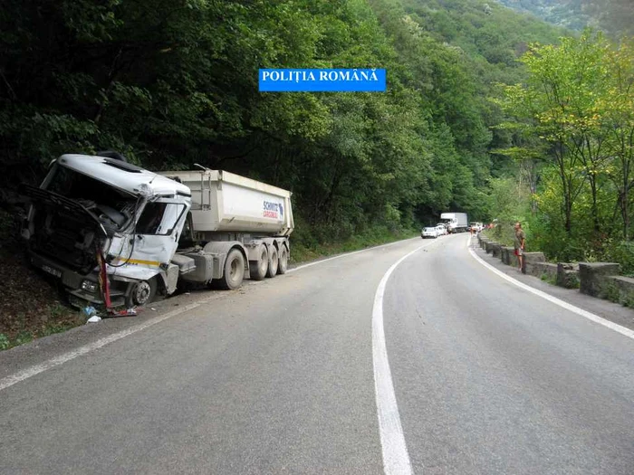 Camionului condus de un roman a lovit, pe contrasens, un tir bulgaresc