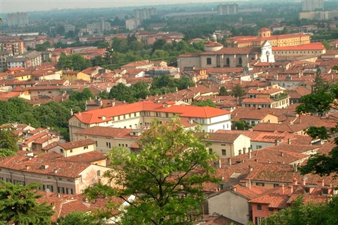 Preotul șantajat slujește în regiunea BresciaFoto: italia.directbooking.ro