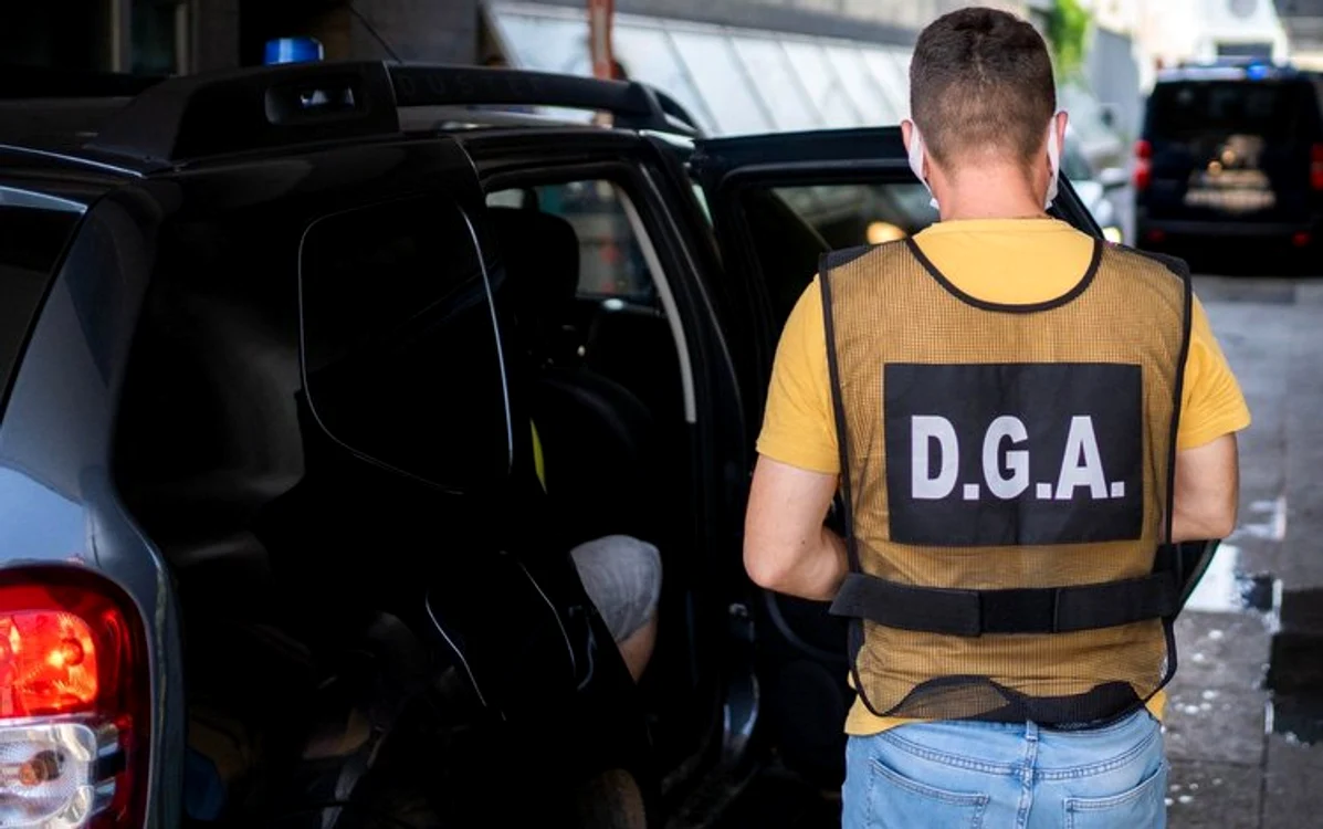 Ofițerii anticorupție au prins-o în flagrant pe femeia care oferea mită FOTO arhivă Adevărul