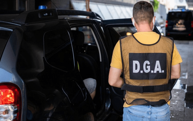 Angajată de la Evidența Populației Hunedoara prinsă în flagrant primind șpagă