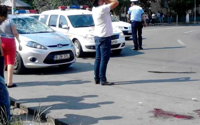 Bărbatul accidentat a fost dus de urgenţă la spital. Foto: GSDG