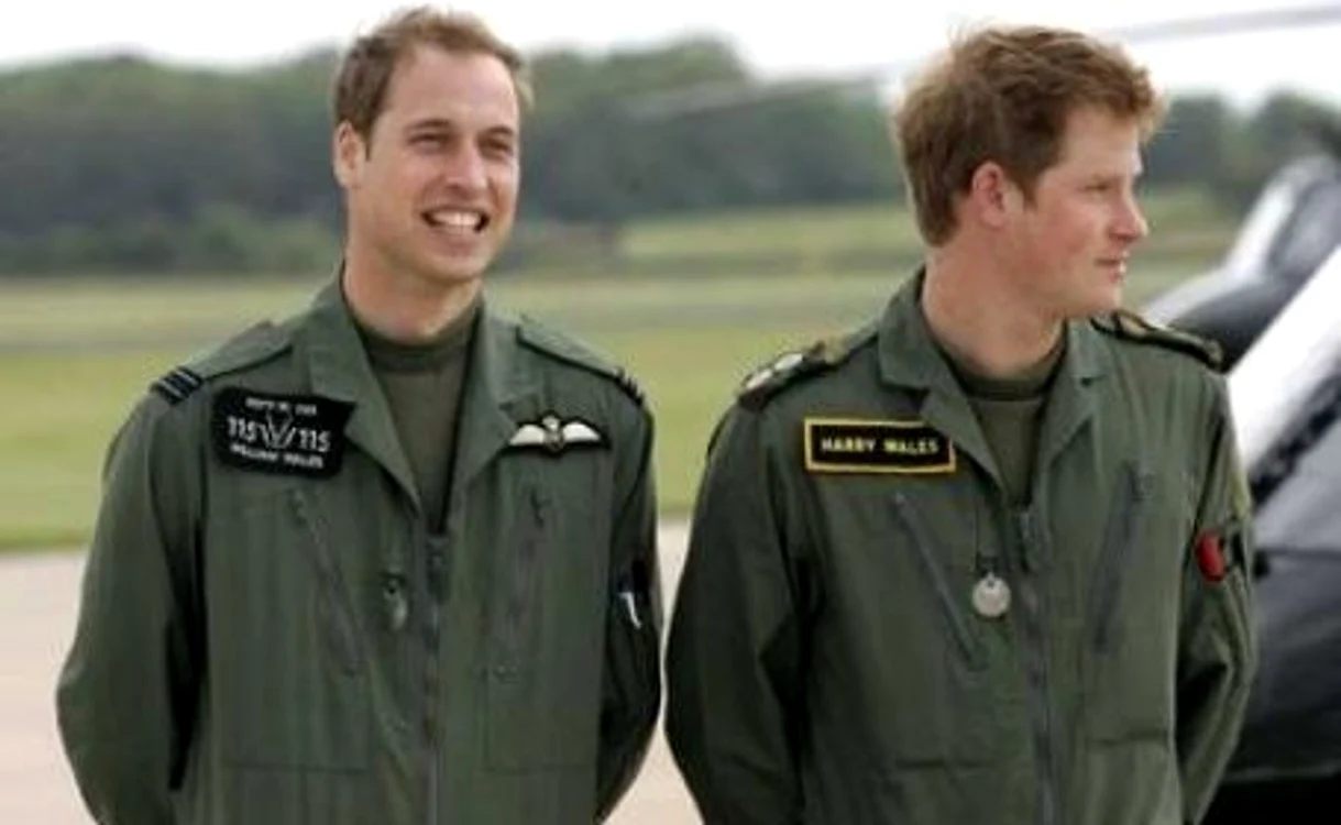 
    Prinţii de Wales: William (stânga) şi Harry (dreapta)  