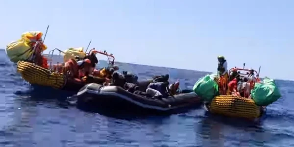 migranti salvati 01, captură video SOS Mediterranee