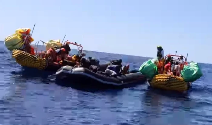 migranti salvati 01, captură video SOS Mediterranee
