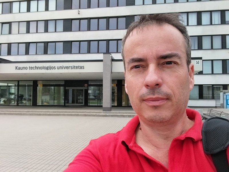 Aventura unui student român trecut de 50 de ani, aflat în Lituania. „Mama m-a îndemnat mereu să nu renunț la visurile mele“