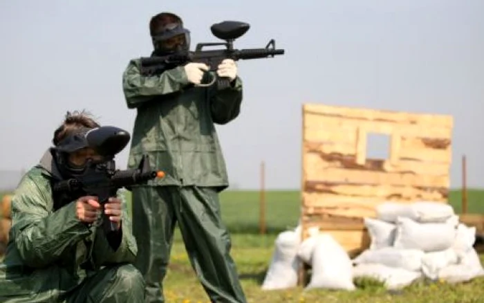 Imagini de la jocurile de paintball şi airsoft