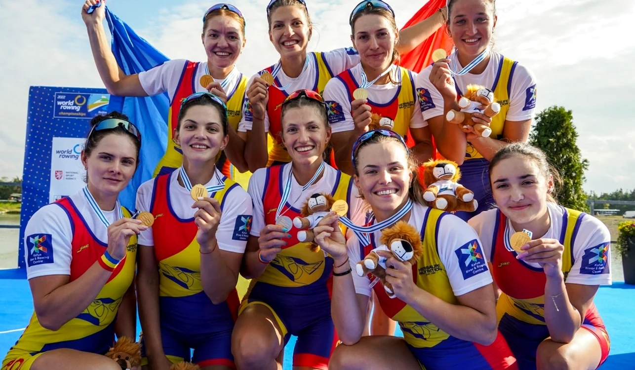 Echipajul de 8+1 feminin a adus a patra medalie de aur (FOTO: Facebook Federația Română de Canotaj)