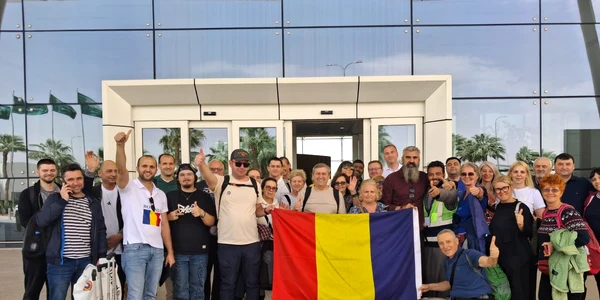 183 de români, repatriați duminică din Qatar  FORO MAE3 jpg