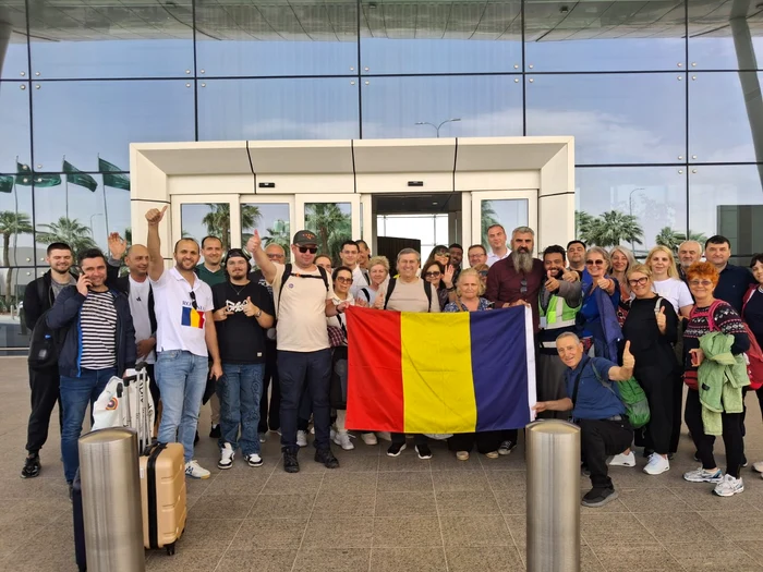 Ambasadei României la Riad a asigurat asistența grupului pe aeroport. FOTO MAE