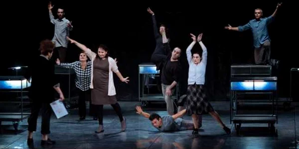 Teatrul „Sică Alexandrescu” din Braşov dansand in noapte