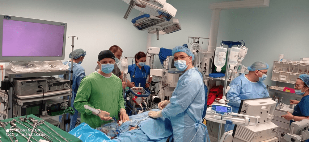 Operație în premieră în România, la Spitalul din Oradea. Bărbat de 45 de ani salvat de o suferință cumplită FOTO