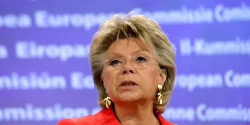 Viviane Reding, comisarul european pentru Justiţie, este nemulţumită de progresele făcute de statele membre în implementarea cotelor voluntare de reprezentare a femeilor în companii.