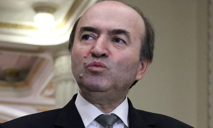 Bugetarul Tudorel Toader are un venit anual fabulos: peste 700.000 de lei