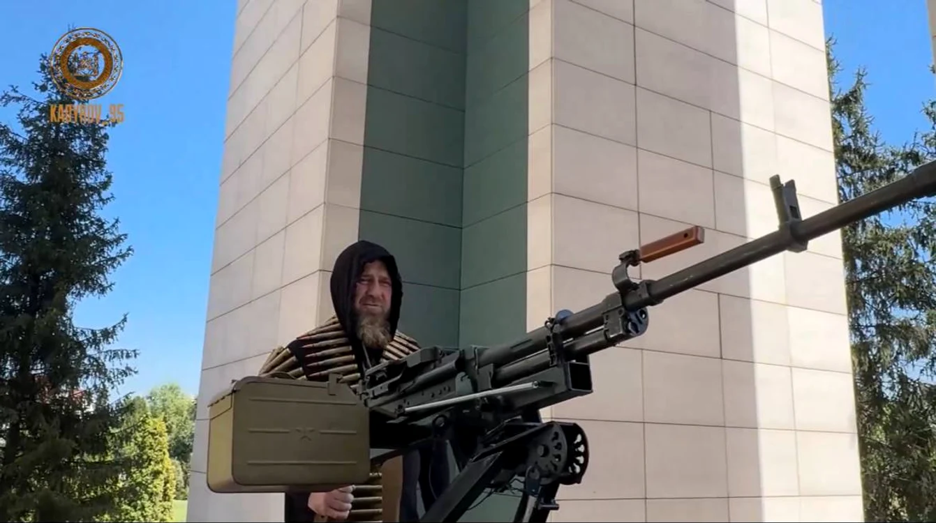 Ramzan Kadîrov, cocoțat pe o camionet Tesla modificată. FOTO X