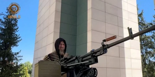 Ramzan Kadîrov, la volanul unei camionete Tesla transformate. FOTO X