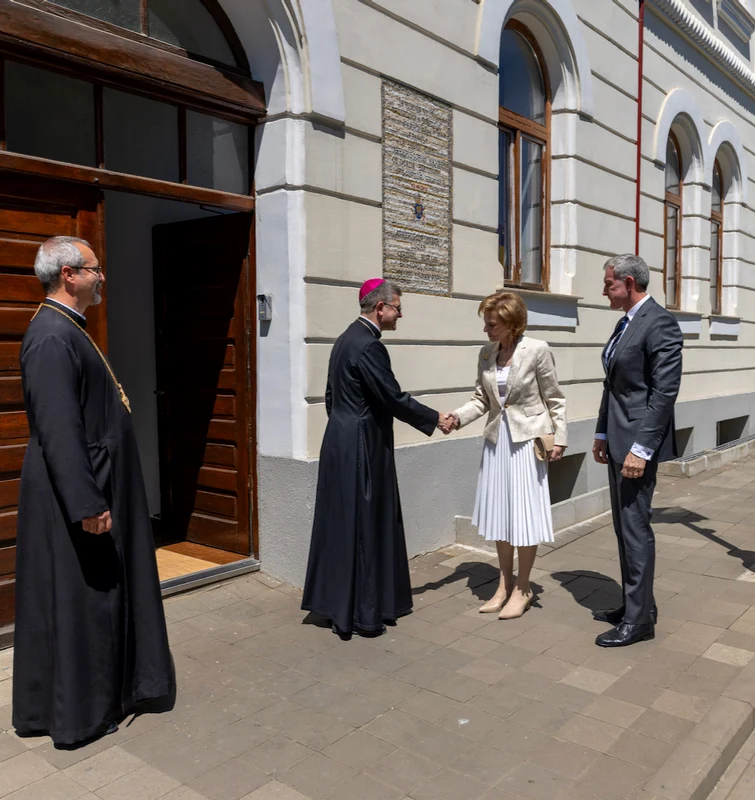 Majestatea Sa Margareta și Principele Radu la Arhiepiscopia Greco-Catolică. FOTO: Casa Majestății Saleasa Majestății Sale (2) jpeg