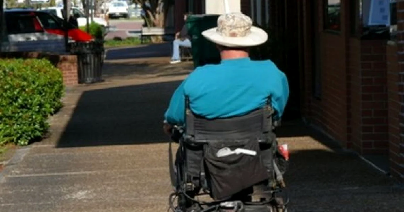 Banii alocaţi persoanelor cu dizabilităţi sunt insuficienţi