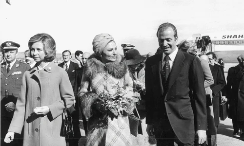 Regina Sofia a Spaniei cu Împărăteasa Farah Diba a Iranului și Regele Juan Carlos în Spania, 1976   profimedia 0830090419 jpg