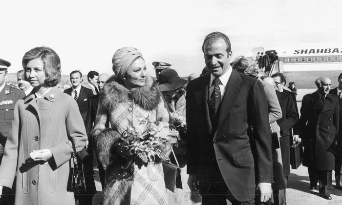 Regina Sofia a Spaniei cu Împărăteasa Farah Diba a Iranului și Regele Juan Carlos în Spania, 1976   profimedia 0830090419 jpg