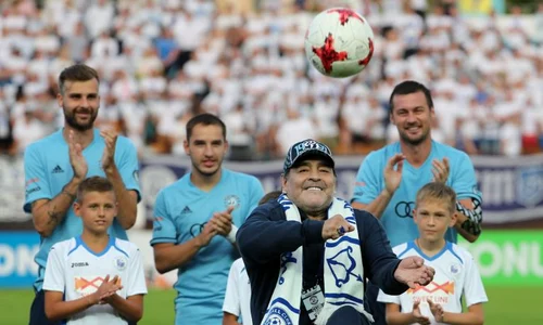 Maradona a încercat să facă jonglerii cu mingea jpeg