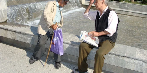 Ne aşteaptă o săptămână furtunoasă, cu caniculă şi descărcări electrice