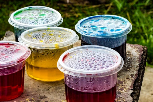 Coloranții alimentari artificiali prezintă o serie de riscuri pentru sănătate