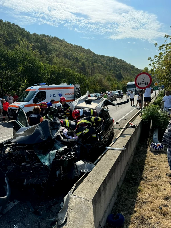 Accident grav pe DN6, Orșova. FOTO Adevărul