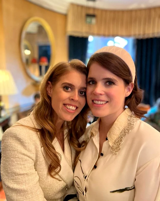 Prințesa Beatrice de York și Prințesa Eugenie (sursa FOTO Instagram)