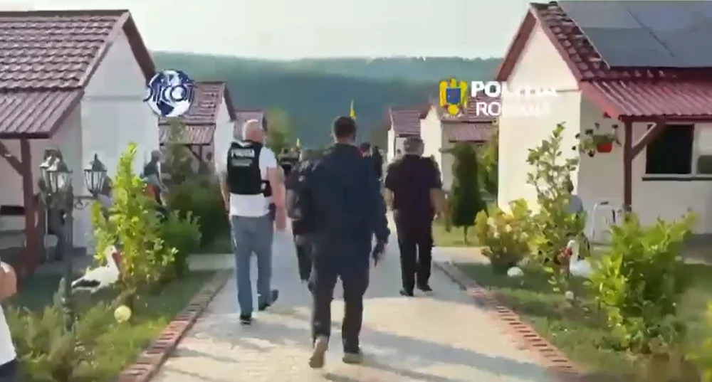 Caz cutremurător: grupare acuzată că a ascuns înhumarea victimelor și a încasat bani din ajutoare sociale și de înmormântare. Percheziții DIICOT în Bihor
