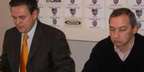 Ioan Lucian, președinte FC Bihor și directorul sportiv al FC Bihor, Vladimir Tămaș, la întâlnirea cu presa