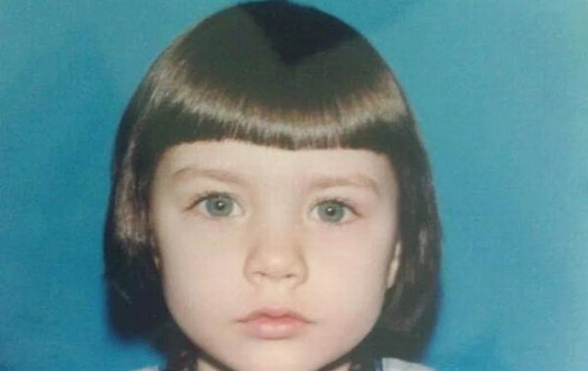 
    Solista a lansat o ghicitoare pentru fanii care i-au văzut fotografia pe Facebookfoto: arhiva personală  