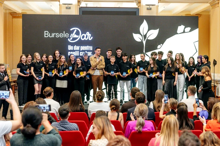 David Popovici a premiat 35 de tinere talente  Foto/Gala Bursele DAR