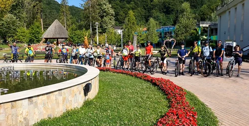 Tură prin natură cu bicicleta prin Parcul Național Buila Vânturarița în Băile Olănești Vâlcea Foto CTV CiclismTure Vâlcea