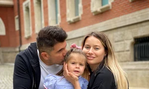 Laura Cosoi și Cosmin Curticăpean, împreună cu fiica lor cea mare, Rita jpeg
