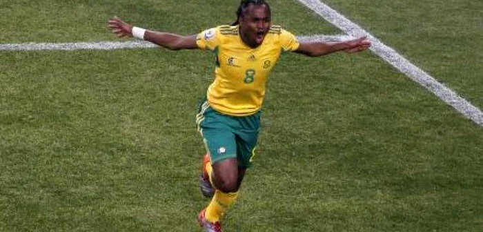 Siphiwe Tshabalala, în tricoul echipei naţionale a Africii de Sud